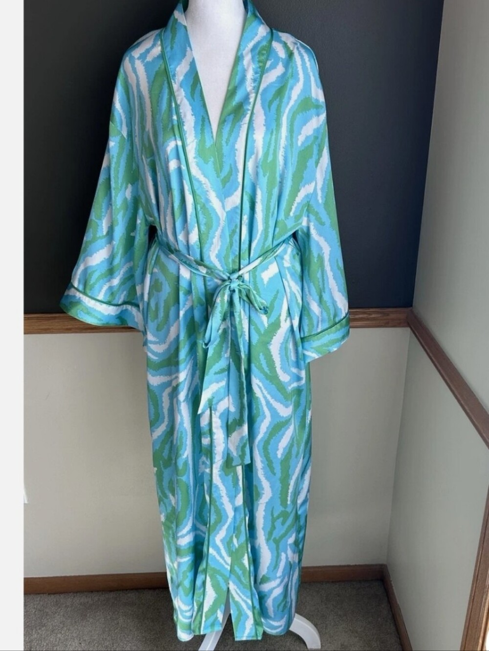 DVF X TARGET Robe OR Beach Cover Up EUC. Disco Zebra Green. Size S - XXS